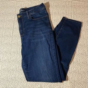🍩 Size 12 skinny jeans